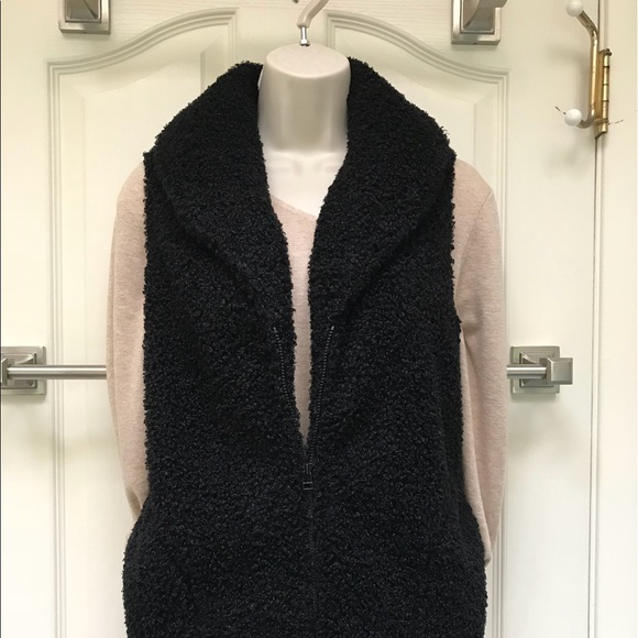 🔺Textured black vest - Picture 1 of 4